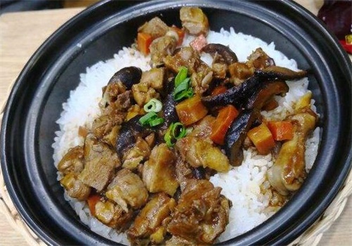 曹小曹煲仔饭与酸菜小鱼