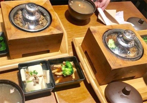 美颐美鲍汁排骨饭