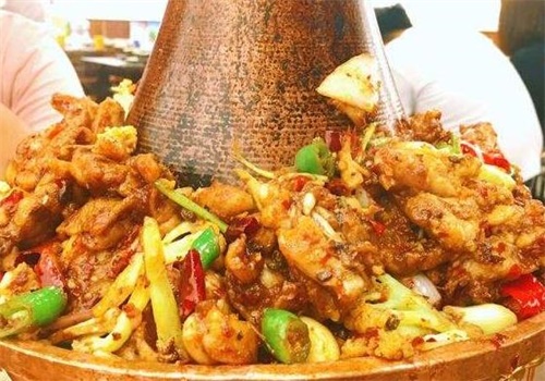 辣三多炭火蛙锅