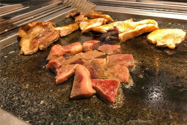 钛牛韩式烤肉加盟