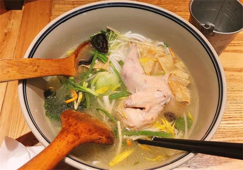 刀小蛮云南米线加盟怎么样？品牌实力强,减轻投资压力和风险