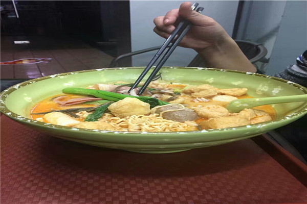 辣红颜麻辣烫加盟