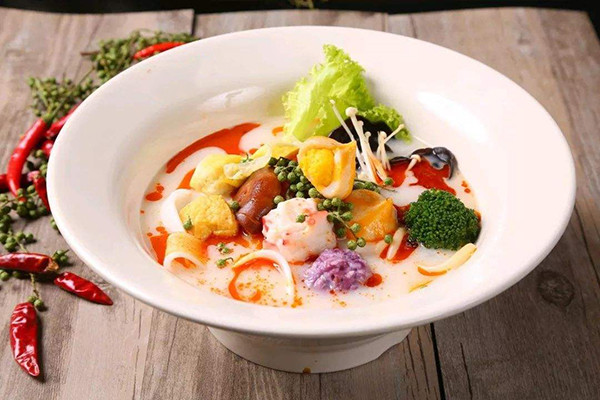 九猪麻辣烫加盟