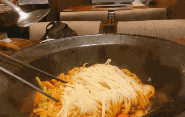 擀匠铁锅焖面