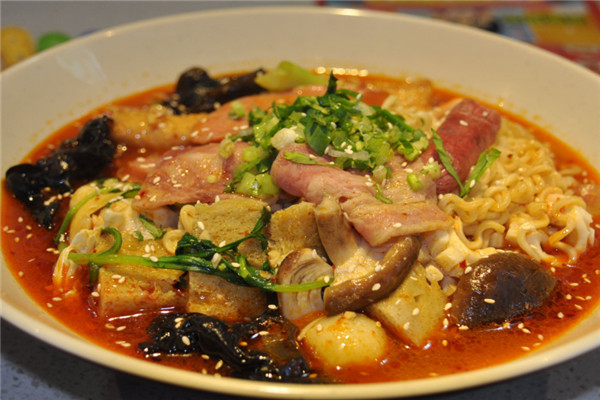 馍饭先生麻辣烫加盟
