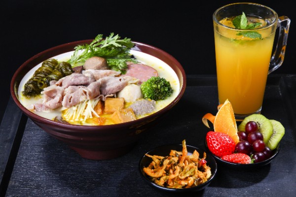 天然居麻辣烫加盟