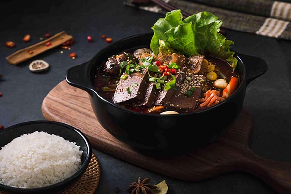 修然叫板麻辣烫加盟