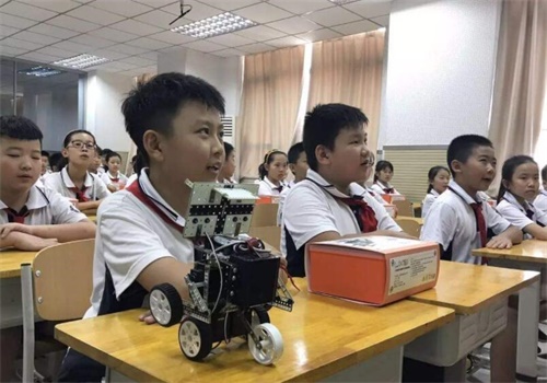 娃力机器人教育