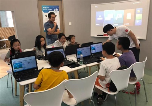 编玩边学少儿编程