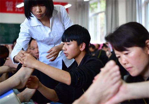 足亿佳修脚采耳