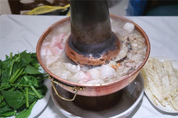 围炉酸菜白肉火锅加盟