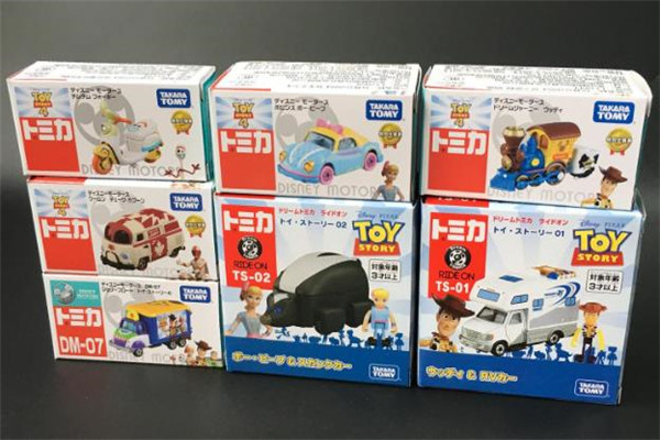 多美卡玩具