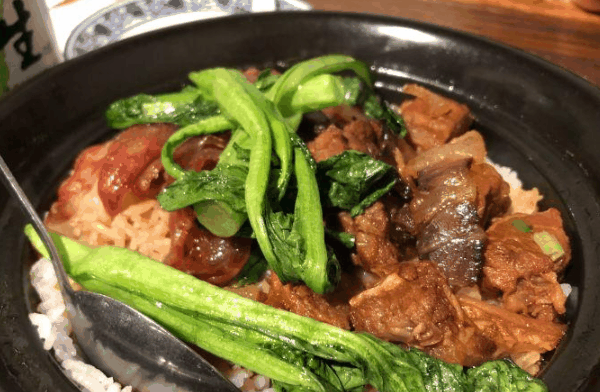 炉火阿昌牛腩煲仔饭加盟