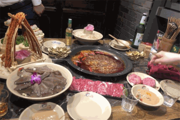 小龙行江湖老火锅