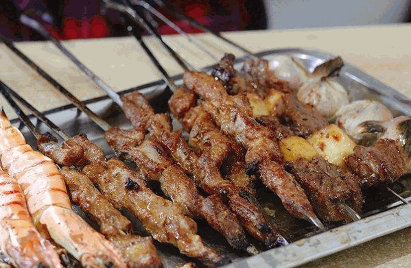 焖烤羊肉串费用多少钱?