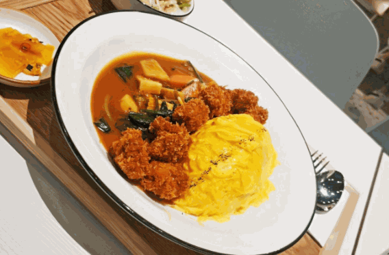 黄饷咖喱蛋包饭