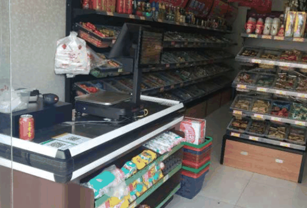 么么嘴零食店加盟