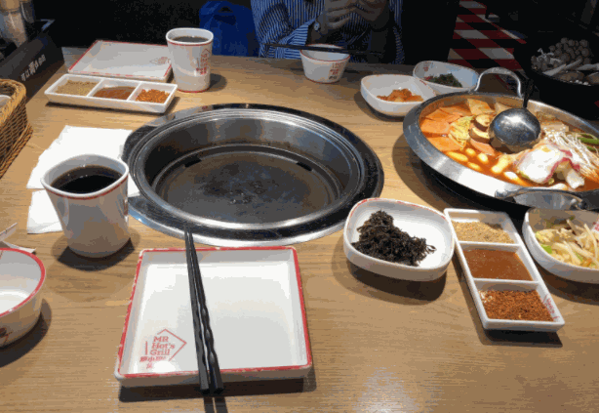 炉小哥烤肉加盟