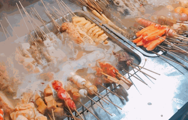 爱在马路边串串香
