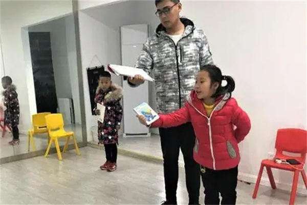 鲸叫声少儿口才素质教育产品 门店图片