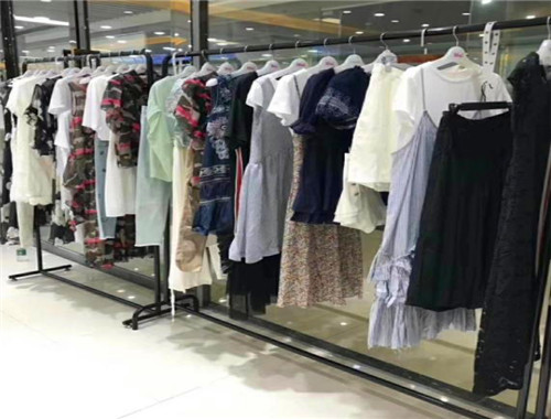芭依璐女装产品 门店图片