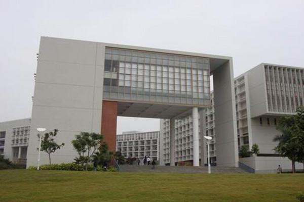 道格拉斯商学院加盟