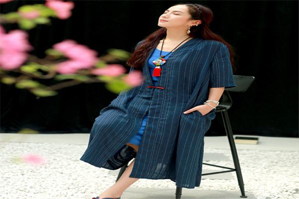 艾碧素女装产品 门店图片
