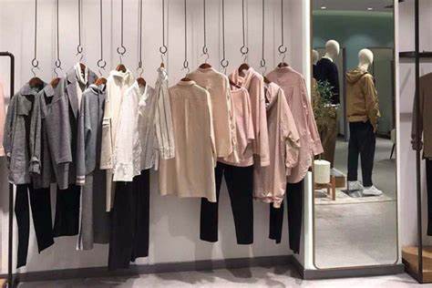 布景女装产品 门店图片