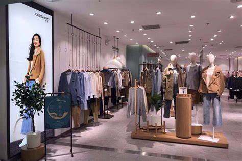 布景女装产品 门店图片