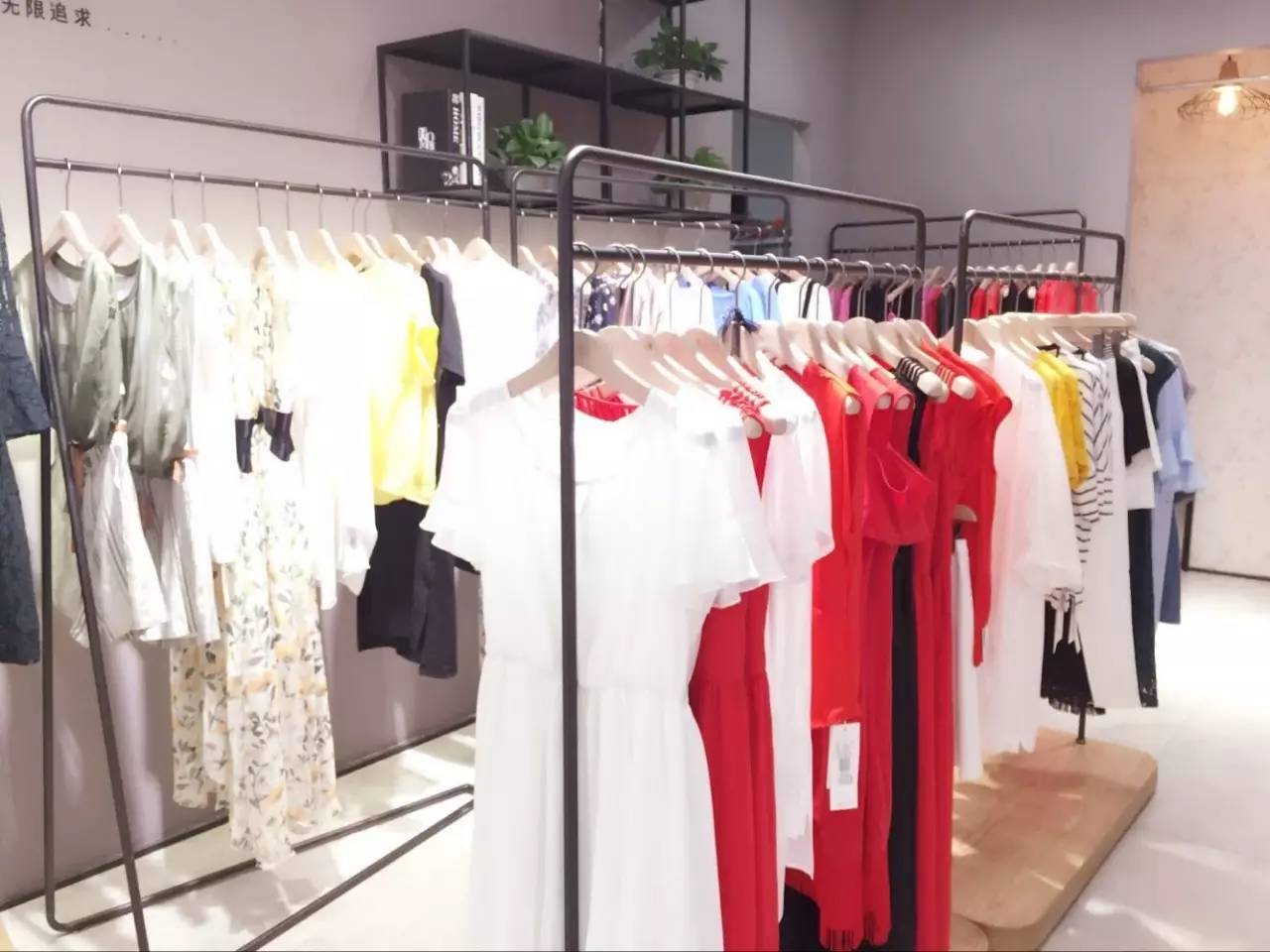 布同女装产品 门店图片