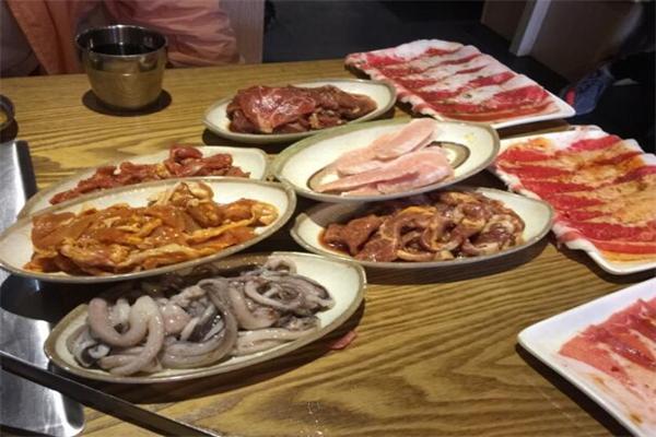 鼎鼎牛烤肉加盟