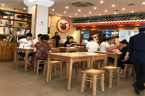 江南粥铺费多少？