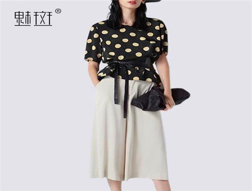 魅斑女装产品 门店图片