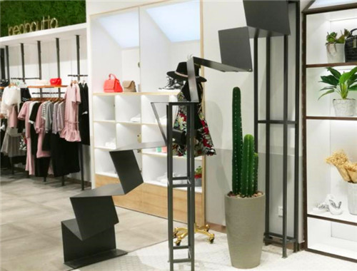 六町目女装产品 门店图片