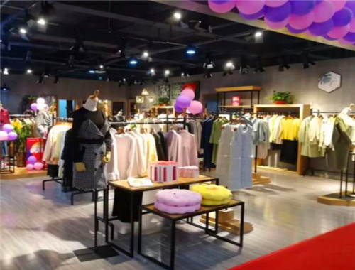 麦寻女装产品 门店图片