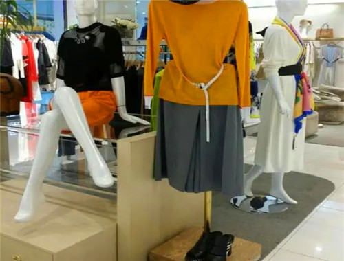 领秀女装产品 门店图片