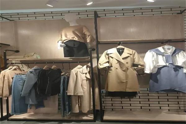 朵以女装加盟