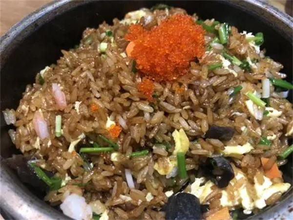 初二班煲仔饭美食