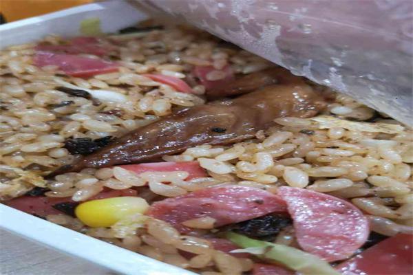 饭饭兽港式铁板炒饭加盟