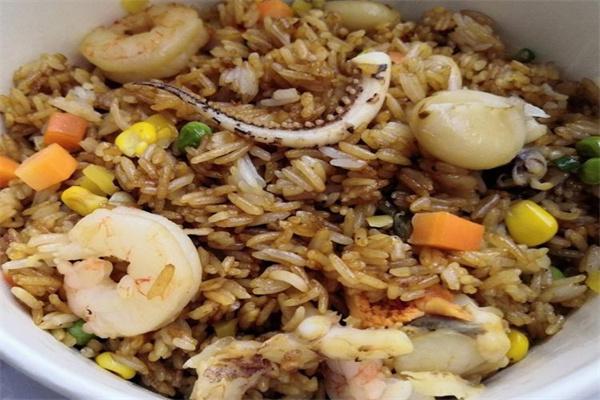 【沫小鱿海鲜炒饭加盟】