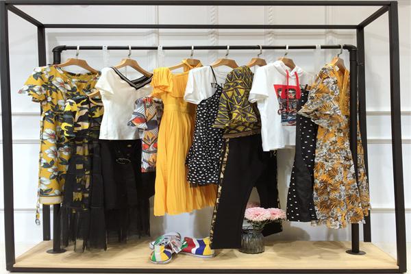 邻家女孩女装产品 门店图片