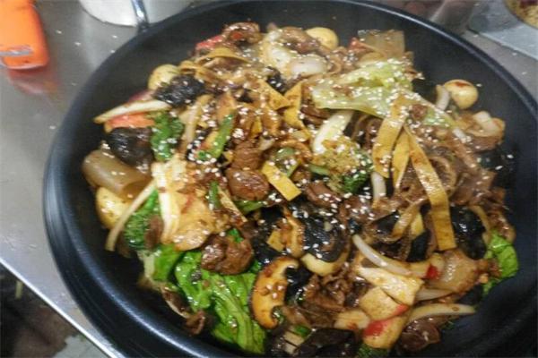 小东北扒拉锅加盟