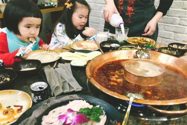 小蛮咬烤肉火锅加盟