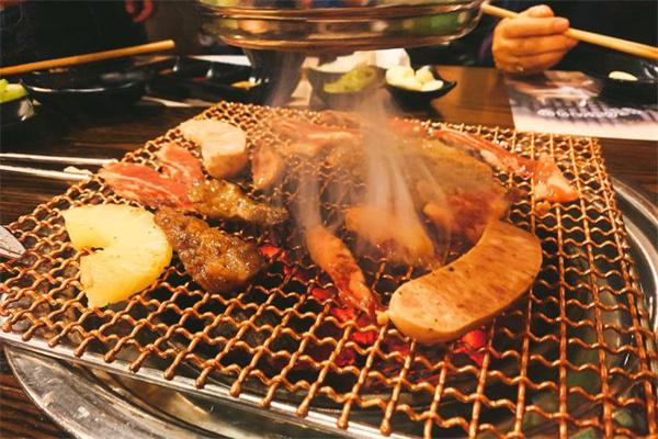 八号仓库烤肉产品 门店图片