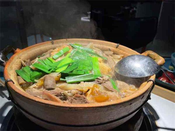嘭嘭鲜牛杂煲