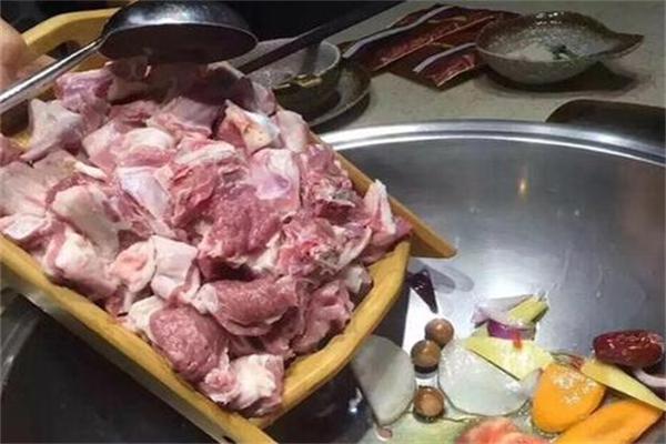 313铁锅烀羊肉加盟