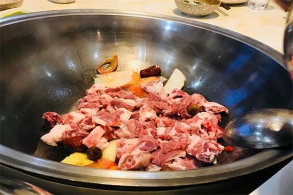 313铁锅烀羊肉加盟