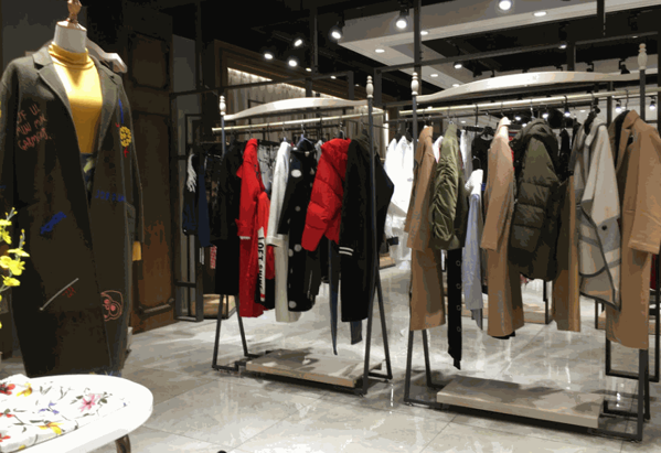 布凡女装产品 门店图片