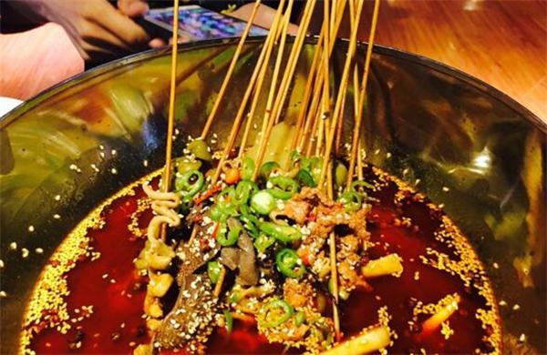 在成都开家灯笼串串香怎么样？有人气吗？