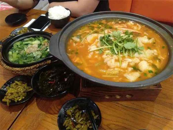 开一家苗小坛酸汤鱼店怎么样？